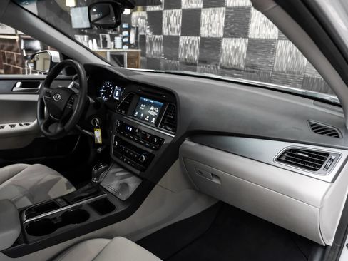 Used 2016 Hyundai Sonata SE FWD image 12