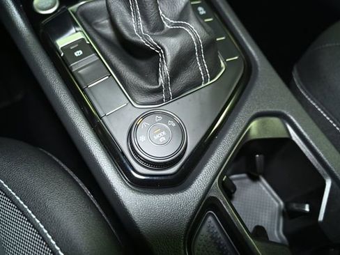 Used 2024 Volkswagen Taos SE image 32