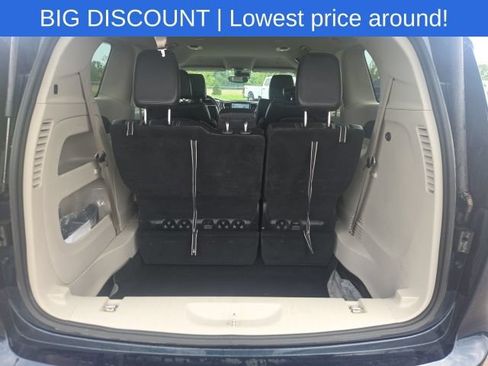 Used 2023 Chrysler Pacifica Touring-L FWD image 12