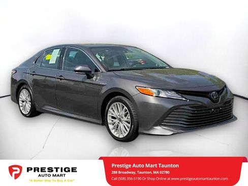 Used 2020 Toyota Camry XLE w/ Sunroof Package image 1