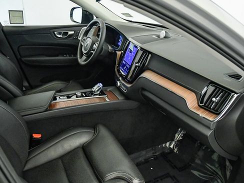 Certified 2023 Volvo XC60 B5 Ultimate w/ Climate Package AWD/4WD image 16