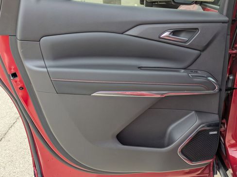 Used 2026 Chevrolet Traverse RS image 13