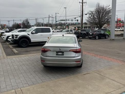 Used 2021 Volkswagen Jetta SE w/ SE Cold Weather Package image 6