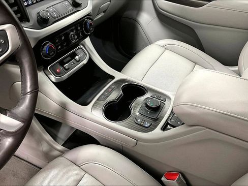Used 2022 GMC Acadia SLT w/ Preferred Package FWD image 17