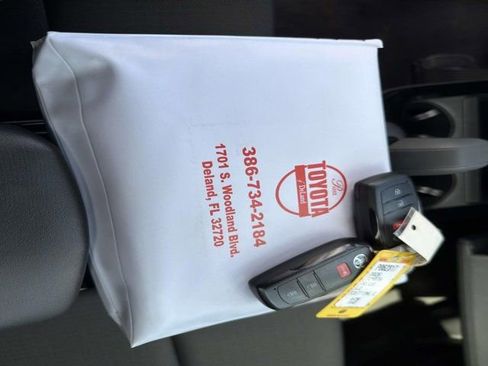 Used 2025 Toyota Prius LE image 29