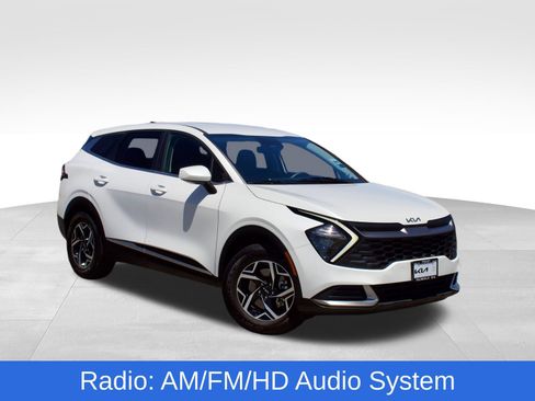 Used 2023 Kia Sportage LX FWD image 2