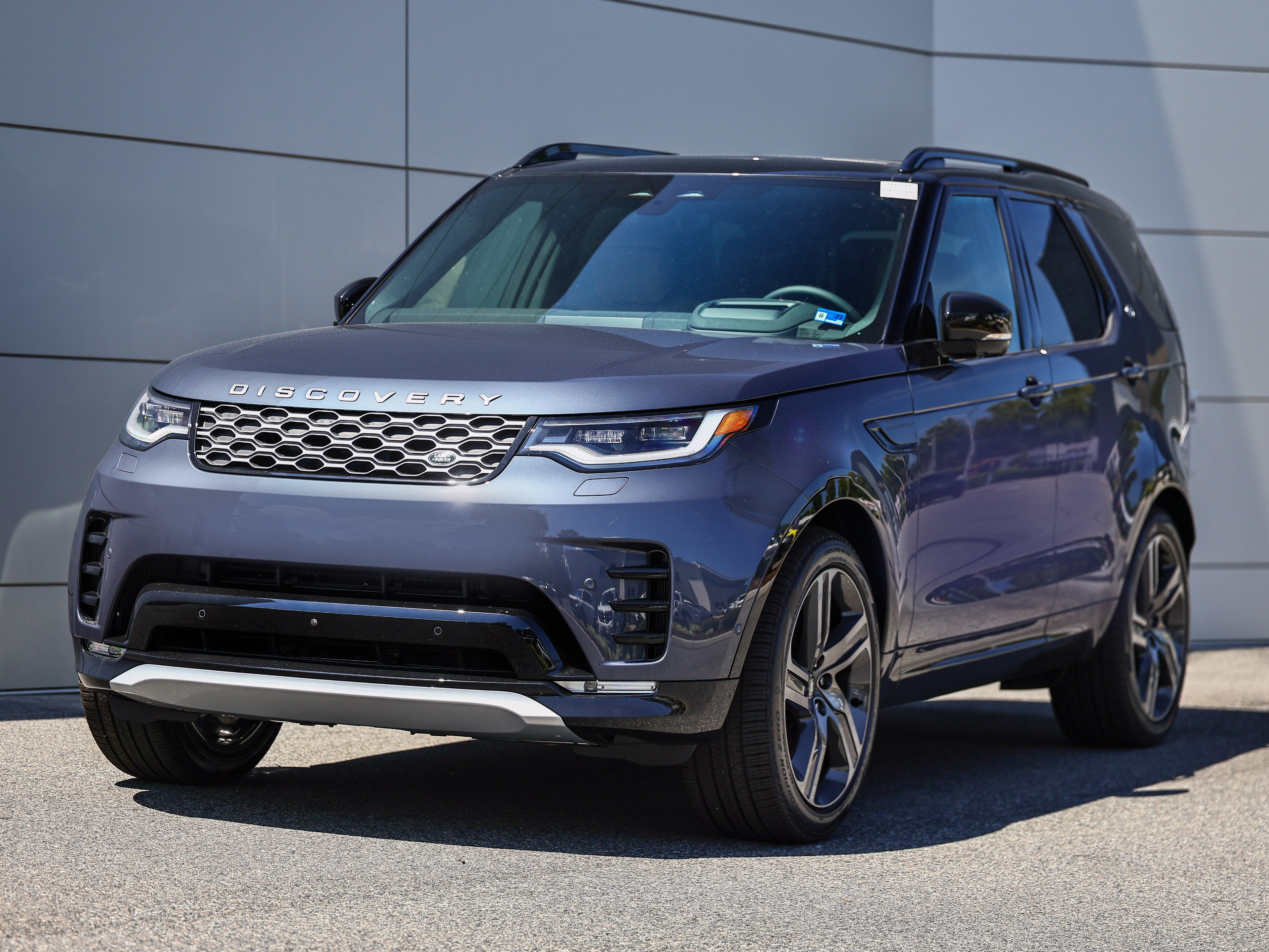 New 2026 Land Rover Discovery Limited Edition AWD/4WD image 1