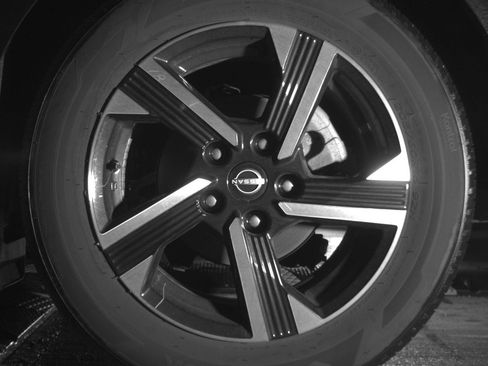 Used 2025 Nissan Sentra SV FWD image 14