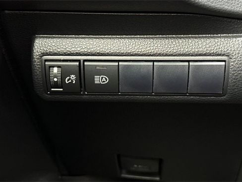 Used 2020 Toyota Corolla LE image 29