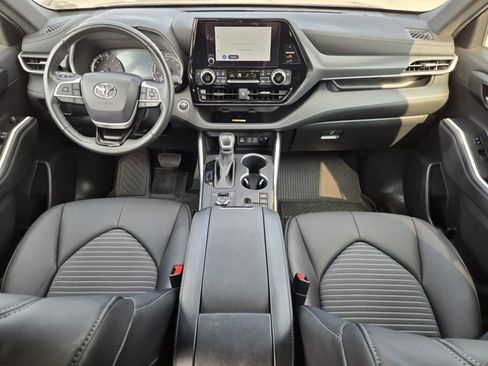 Used 2024 Toyota Highlander XSE AWD/4WD image 16
