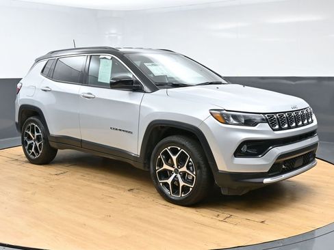 Used 2026 Jeep Compass Limited image 11