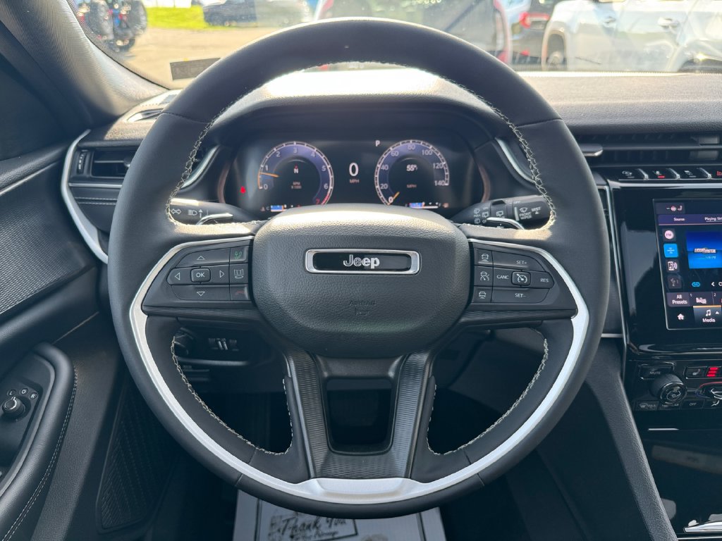 Used 2024 Jeep Grand Cherokee Altitude AWD/4WD image 15