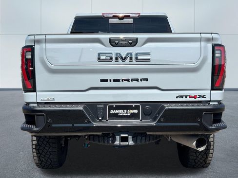 Used 2025 GMC Sierra 2500 AT4X AWD/4WD image 4