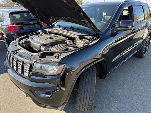 Used 2018 Jeep Grand Cherokee Altitude image 22