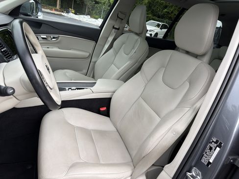 Used 2020 Volvo XC90 T6 Momentum AWD/4WD image 16