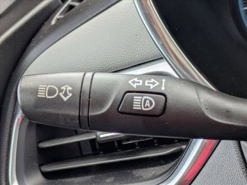 Used 2021 Chevrolet Equinox LS image 10