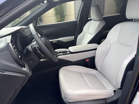 Used 2025 Lexus RX 350h w/ Accessory Package AWD/4WD image 16