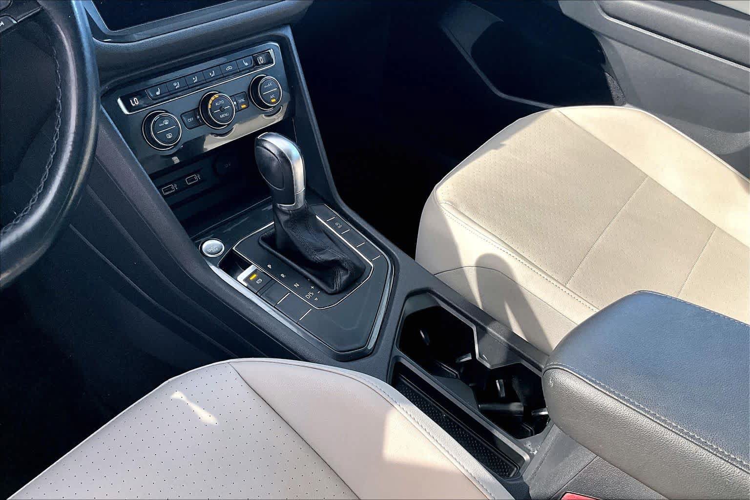 Used 2018 Volkswagen Tiguan SE FWD image 16