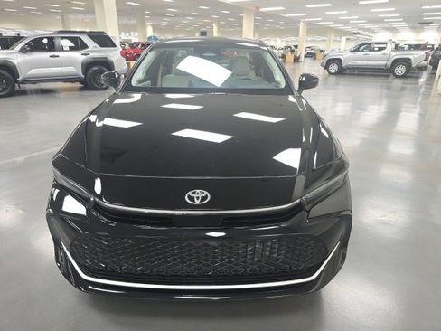 Used 2024 Toyota Crown Limited image 2