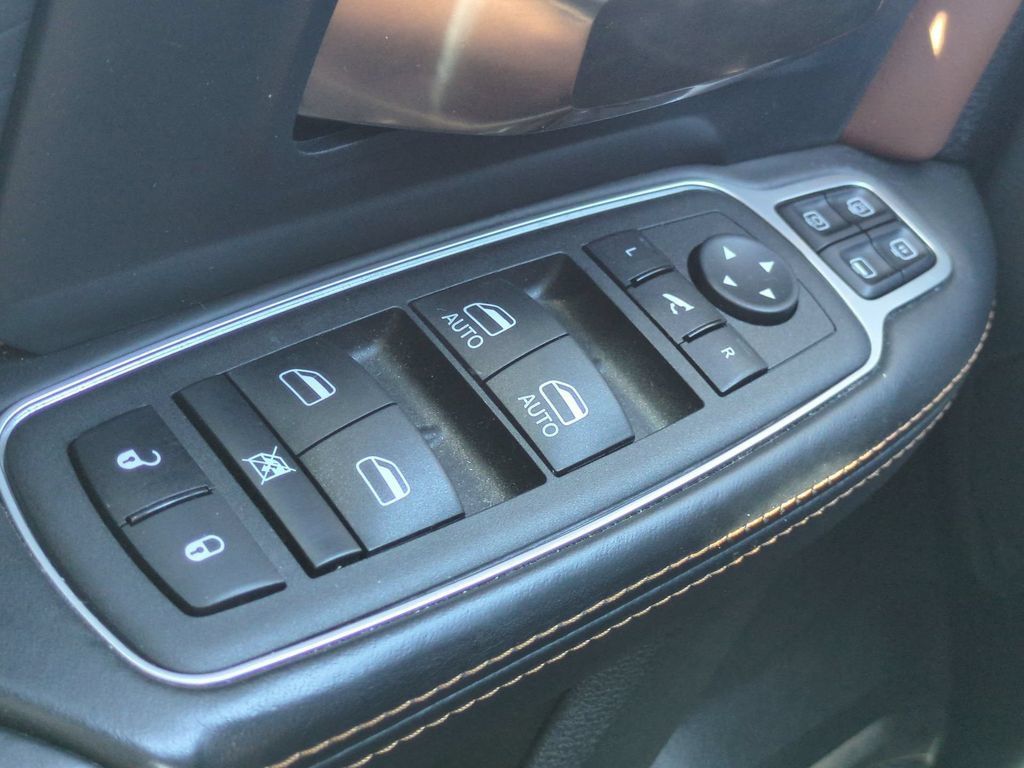 Used 2023 RAM 2500 Limited AWD/4WD image 28