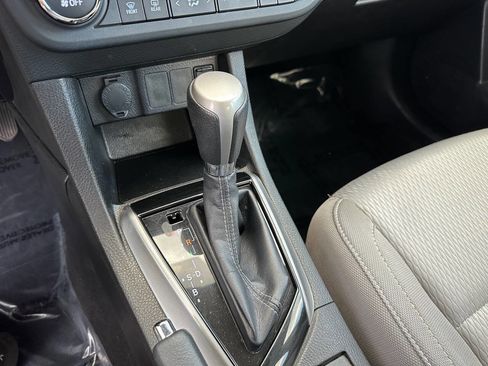 Used 2016 Toyota Corolla LE image 19