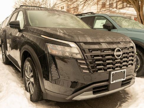 New 2026 Nissan Pathfinder SL image 3