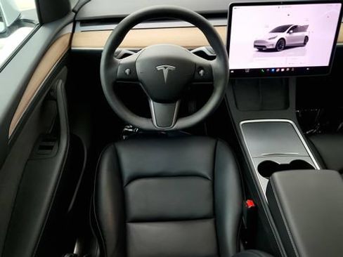 Used 2024 Tesla Model Y 2WD image 50