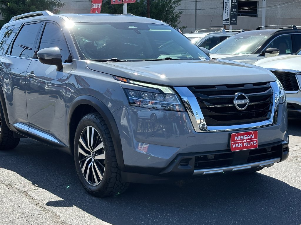 Used 2023 Nissan Pathfinder Platinum AWD/4WD image 11