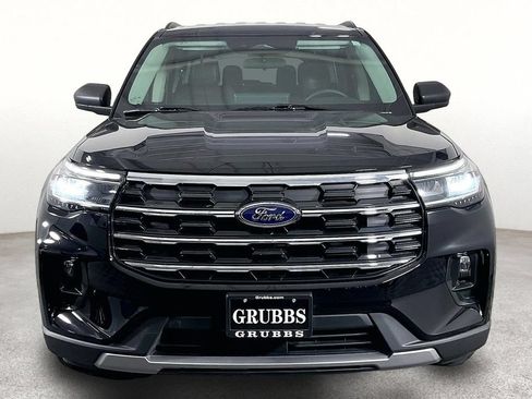 Used 2025 Ford Explorer Active w/ Active Comfort Package RWD image 5