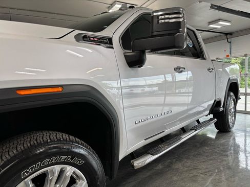 Used 2021 GMC Sierra 3500 Denali w/ Denali Ultimate Package AWD/4WD image 5