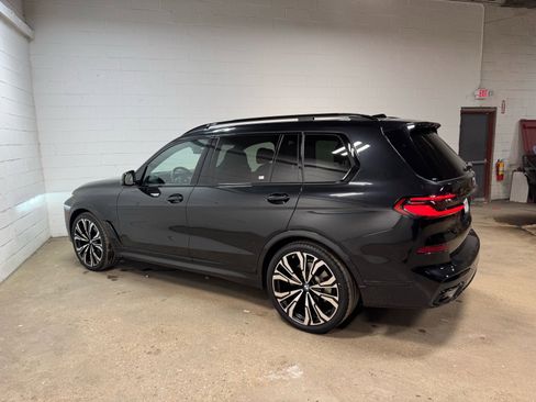 Used 2024 BMW X7 xDrive40i w/ M Sport Package AWD/4WD image 10