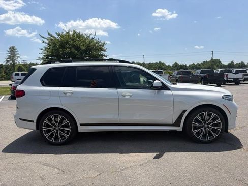 Used 2022 BMW X7 M50i AWD/4WD image 3