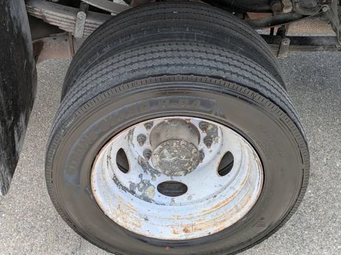 Used 2017 Ford F550 2WD Regular Cab Super Duty image 8