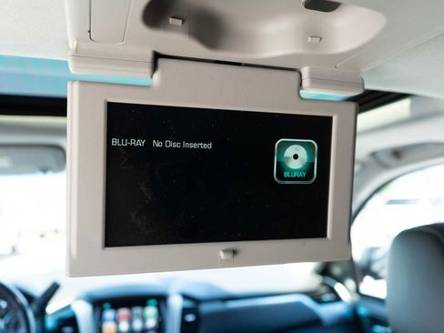 Used 2018 GMC Yukon SLT w/ Premium Edition image 16