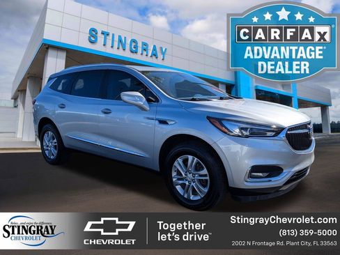 Used 2020 Buick Enclave Essence image 1