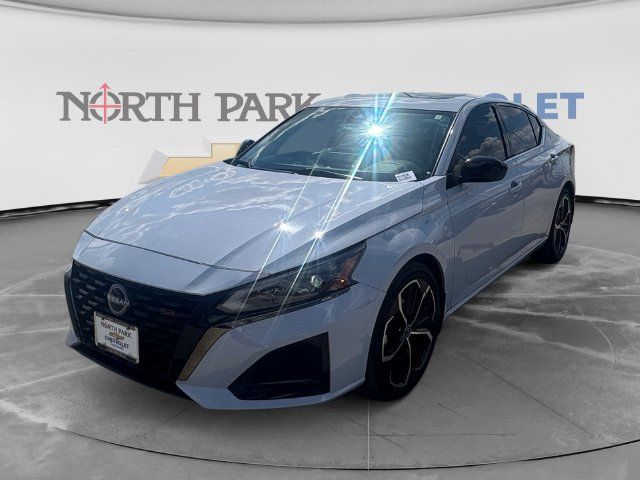 Used 2024 Nissan Altima 2.5 SR w/ SR Premium Package AWD/4WD image 7