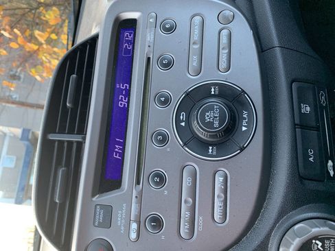 Used 2011 Honda Fit Sport image 15