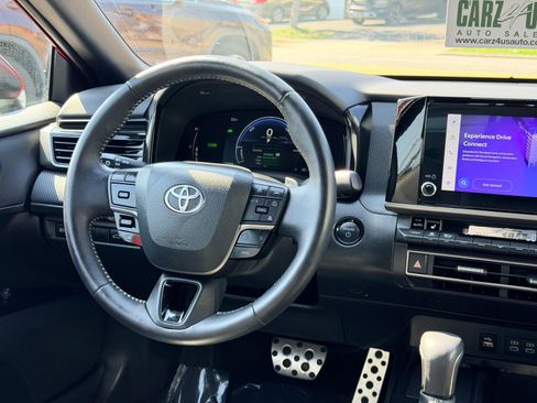 Used 2025 Toyota Camry SE w/ Convenience Package image 34