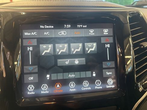 Used 2019 Jeep Cherokee Limited AWD/4WD image 16