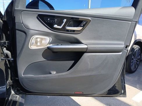 Used 2025 Mercedes-Benz GLC 350e 4MATIC image 16