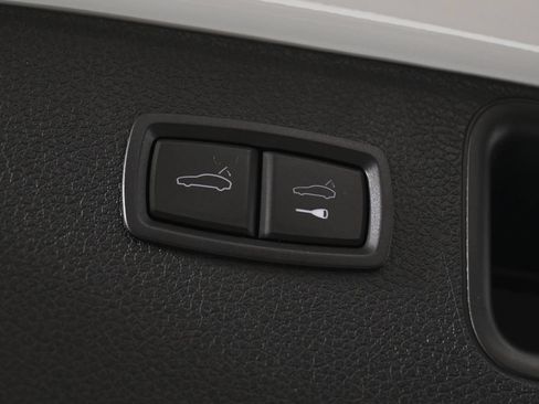 Used 2023 Porsche Macan AWD/4WD image 43