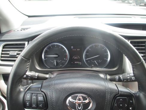 Used 2019 Toyota Highlander Limited AWD/4WD image 32