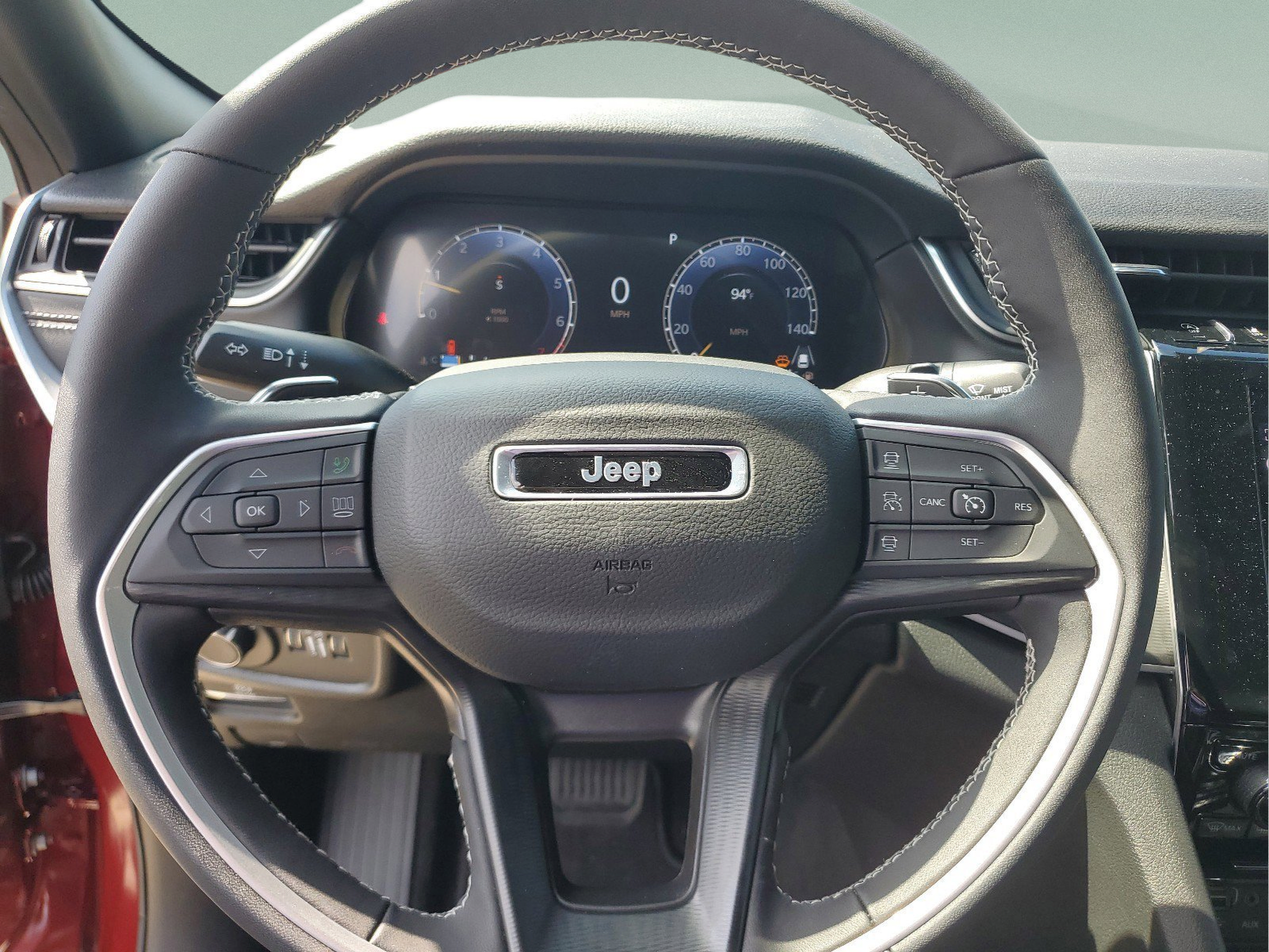 Used 2025 Jeep Grand Cherokee Laredo w/ Luxury Tech Group I AWD/4WD image 16