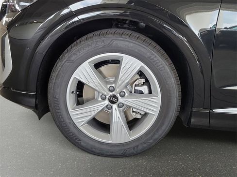 New 2026 Audi Q4 e-tron Premium image 10