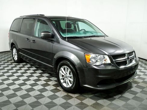 Used 2016 Dodge Grand Caravan SXT w/ UConnect Hands-Free Group FWD image 1