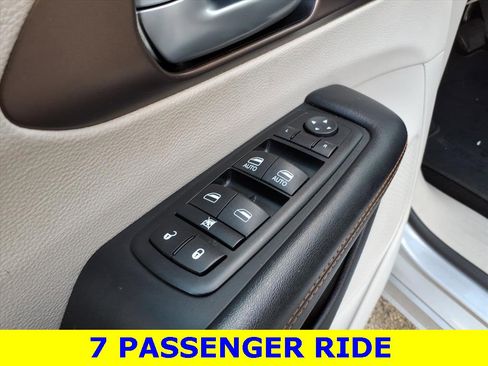 Used 2017 Chrysler Pacifica Touring image 15