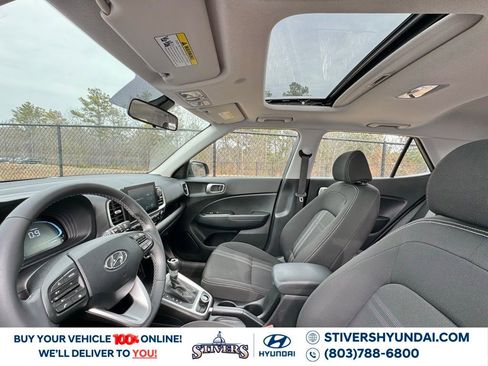 Certified 2024 Hyundai Venue SEL image 18