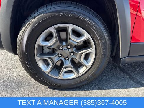 Used 2019 Jeep Cherokee Trailhawk AWD/4WD image 7