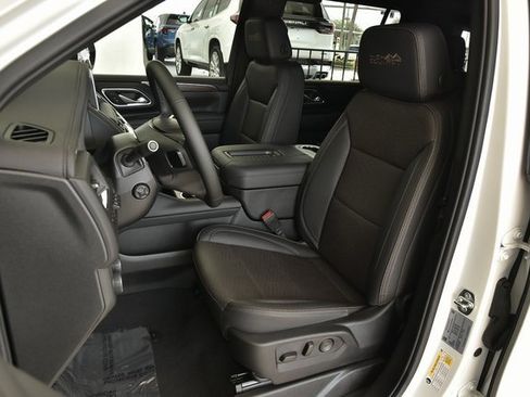 Used 2024 Chevrolet Suburban High Country image 16