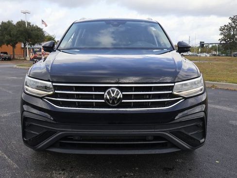 Certified 2022 Volkswagen Tiguan SE w/ Panoramic Sunroof Package image 2